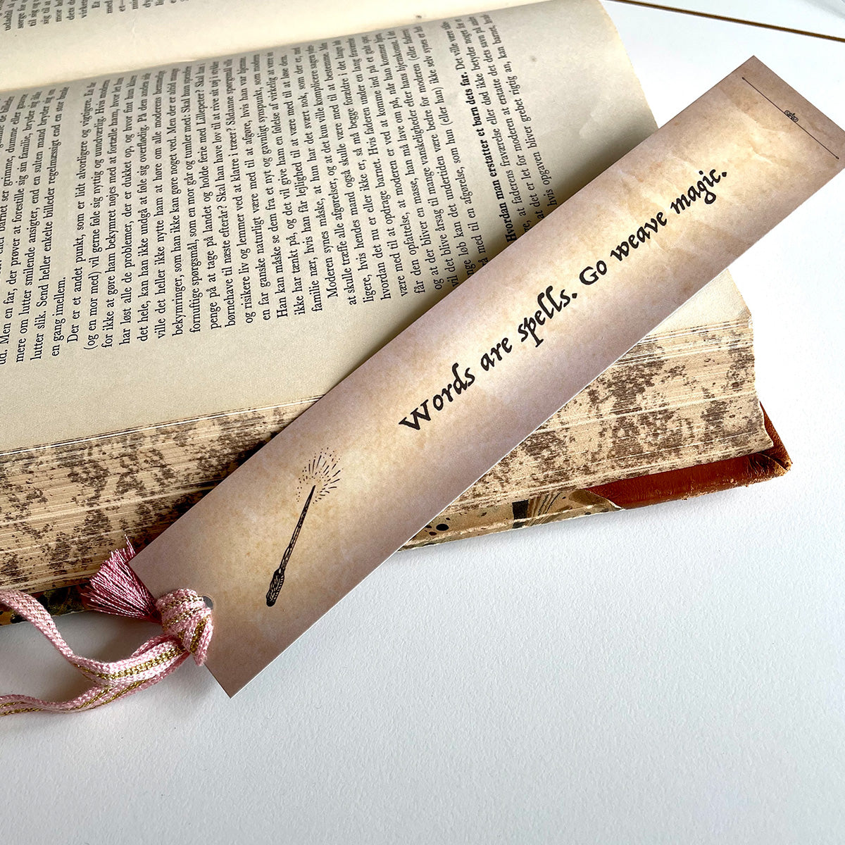 Bogmærke - Bookspines 'Book of spells'