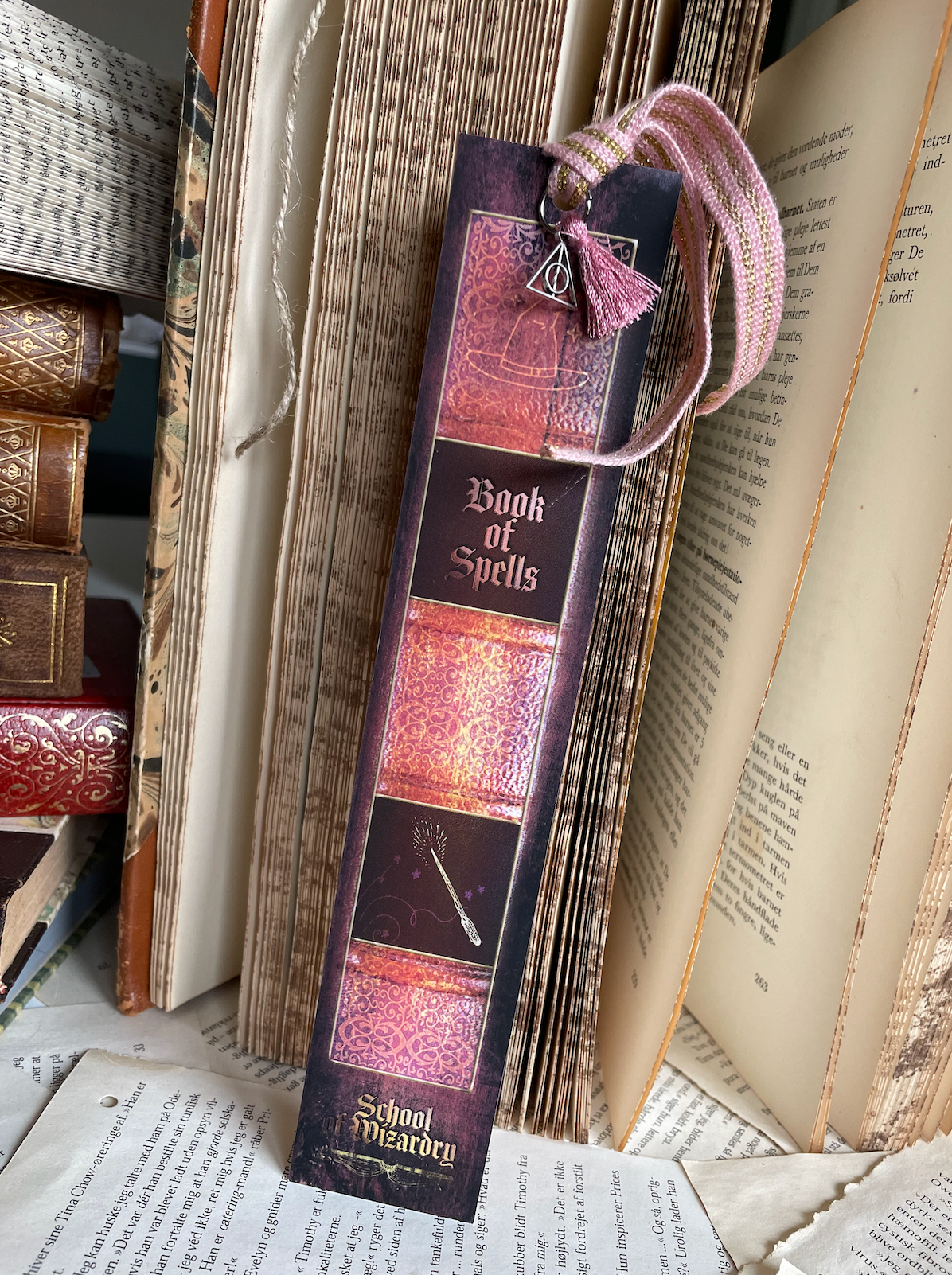 Bogmærke - Bookspines 'Book of spells'
