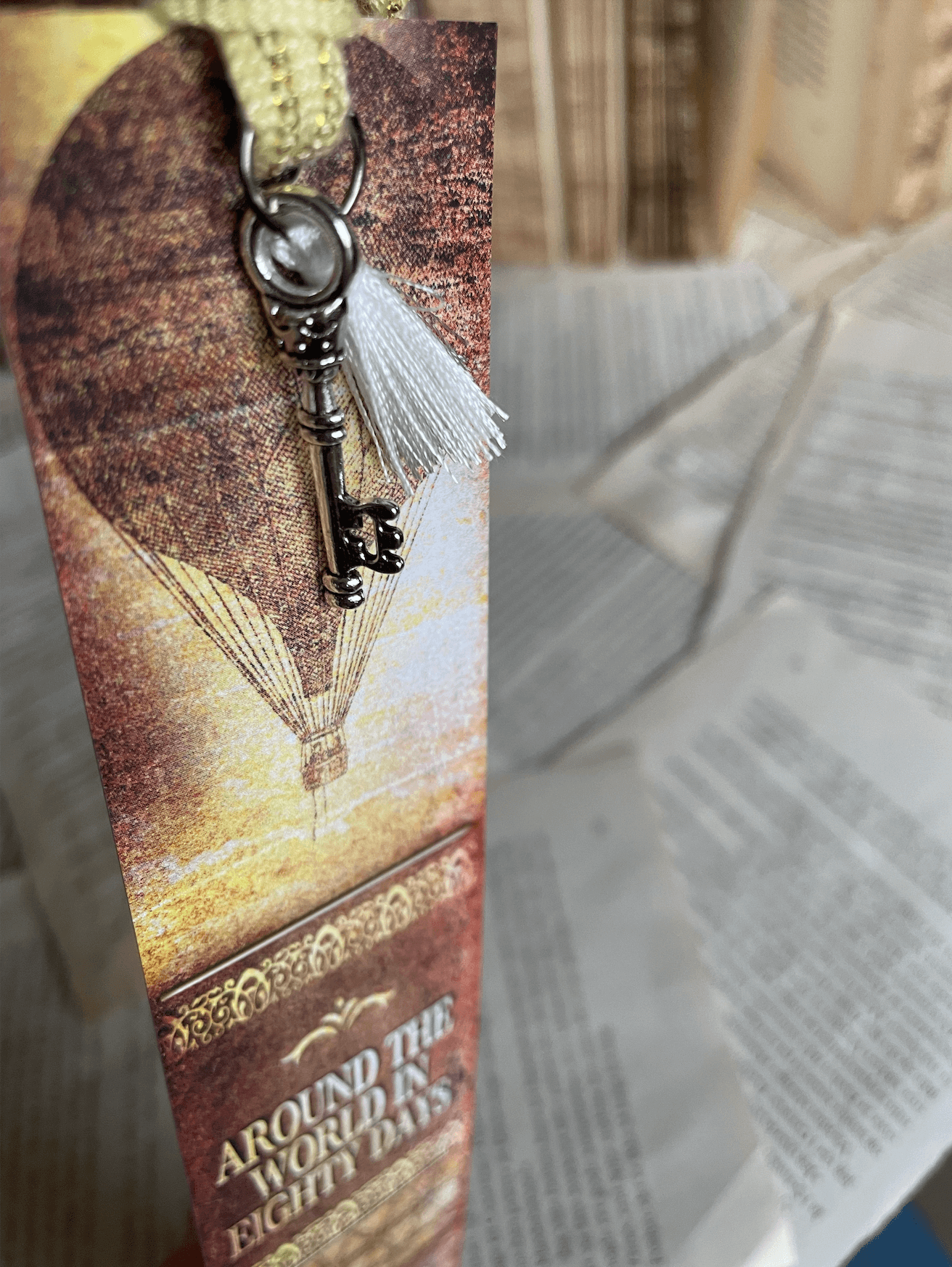 Bogmærke - Bookspines 'Around the World in Eighty Days'