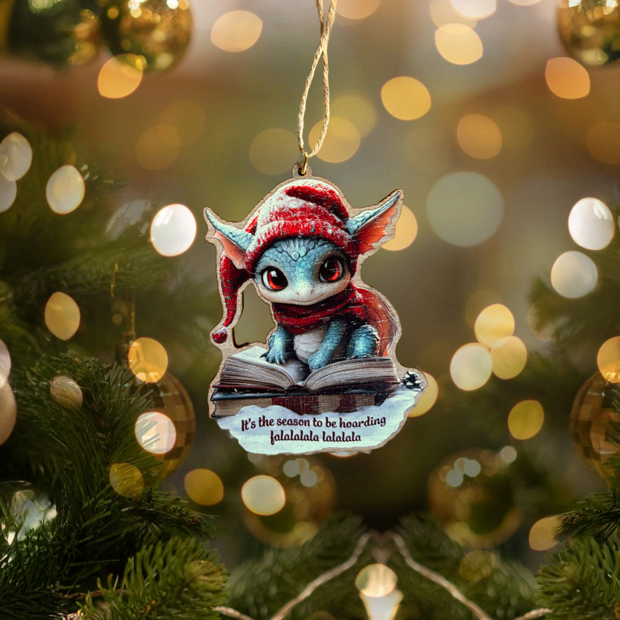 Julepynt i træ - Bookdragon - It's the season to be hoarding...