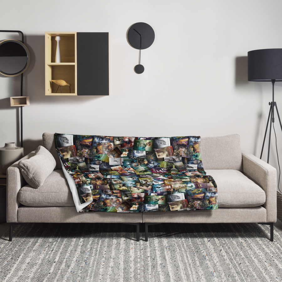 Stort tæppe med fantasy bøger forsider af BRETH DESIGN