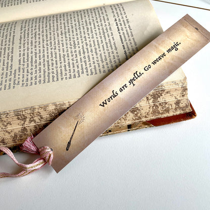 Bogmærke - Bookspines 'Book of spells'