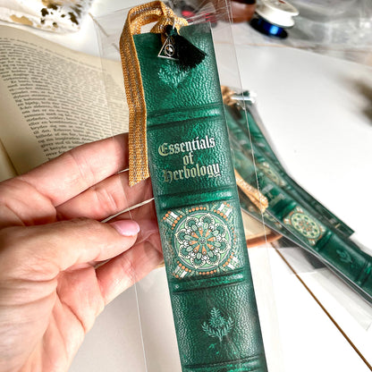 Bogmærke - Bookspines 'Essentials of Herbology'
