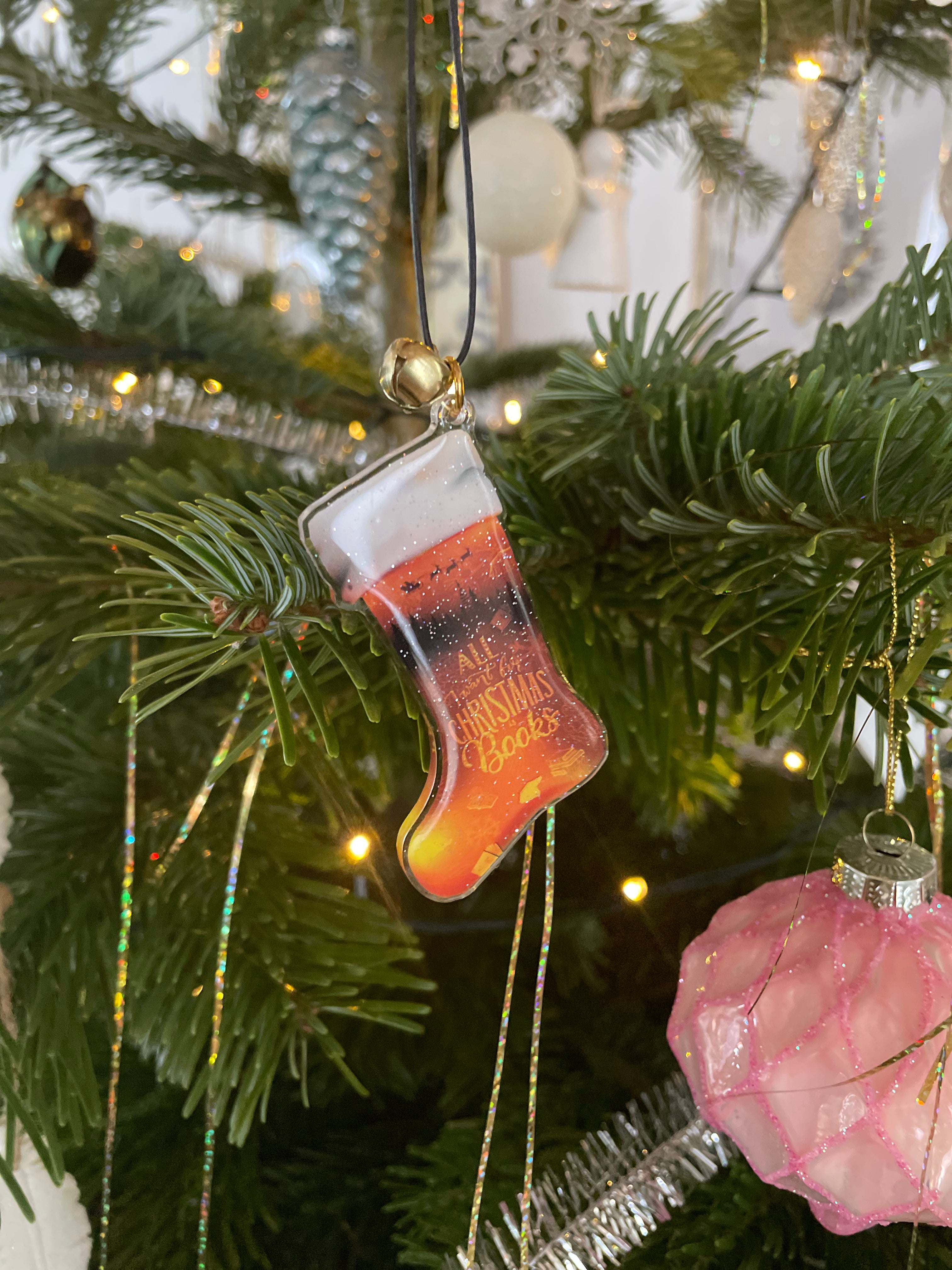 Julepynt med bøger - Golden Stocking (All I want for Christmas is Books)