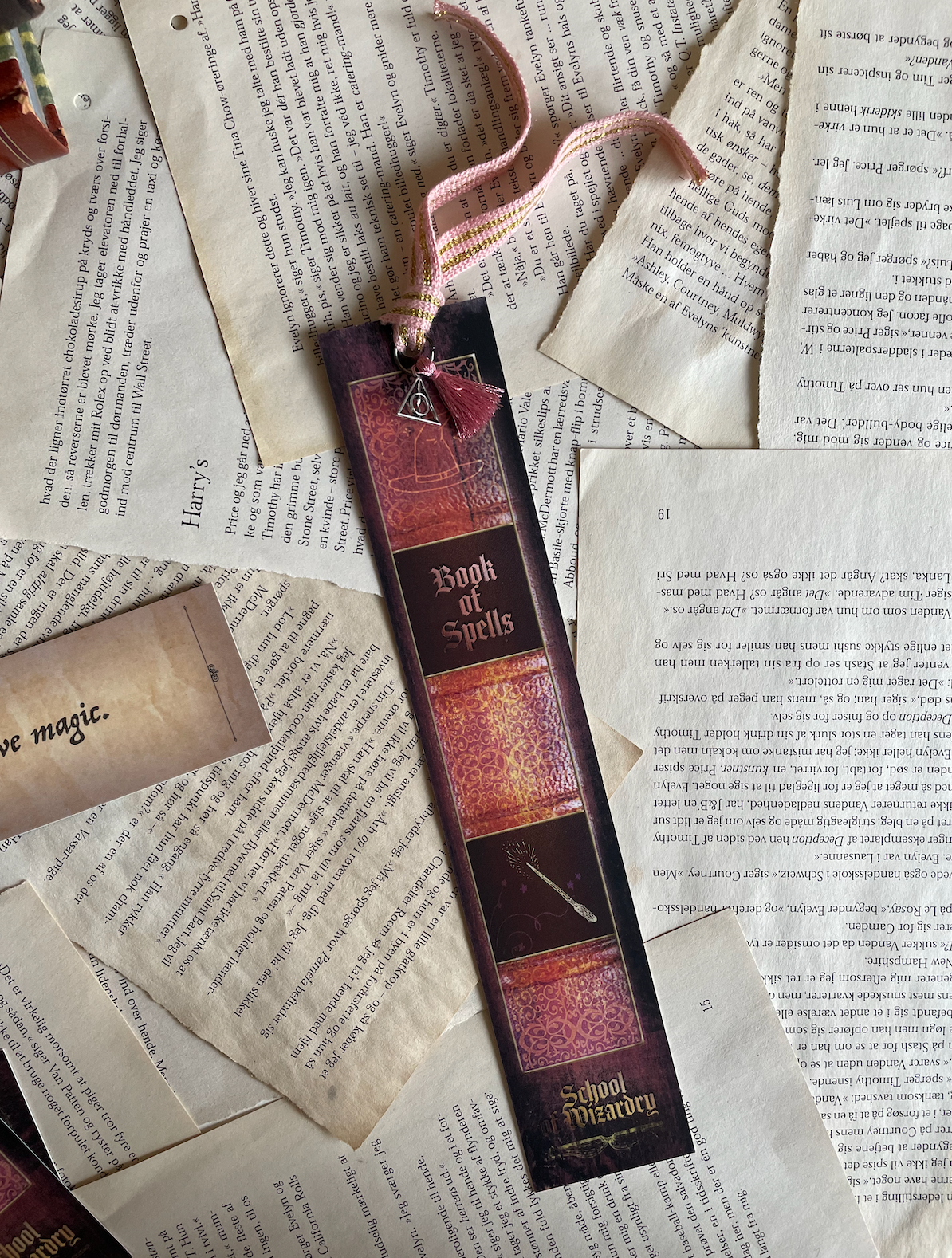 Bogmærke - Bookspines 'Book of spells'